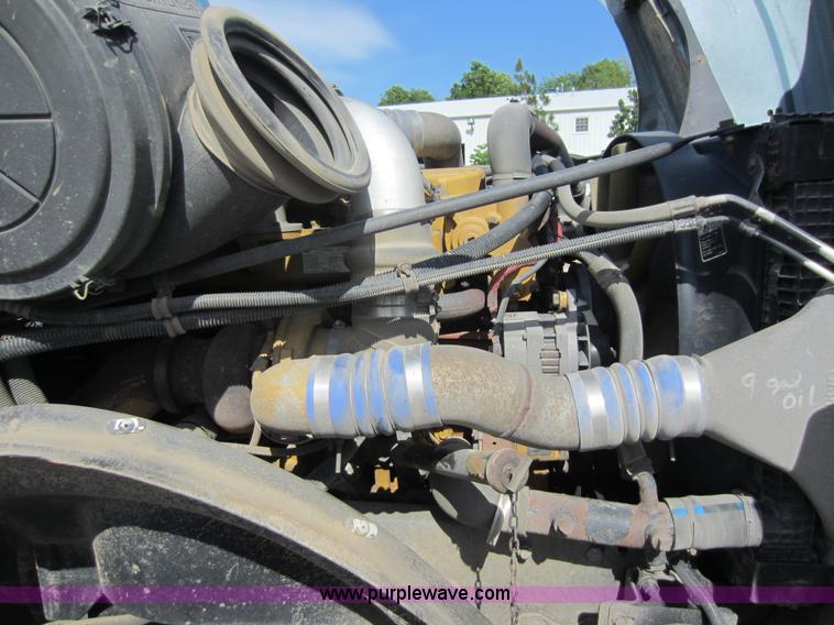 image for item C5459 2003 Freightliner Columbia semi truck