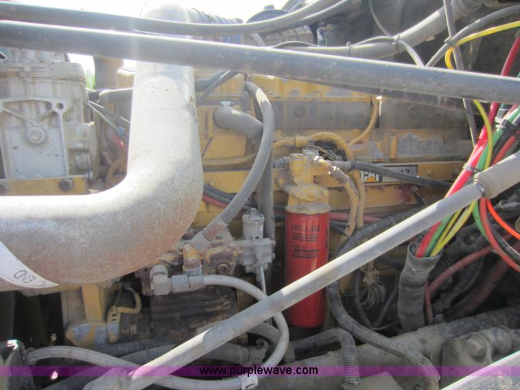 image for item C5459 2003 Freightliner Columbia semi truck