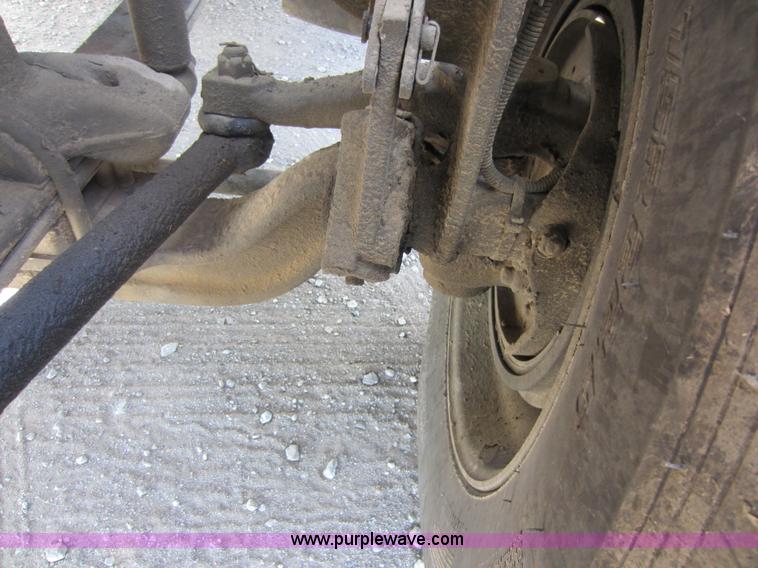 image for item C5459 2003 Freightliner Columbia semi truck