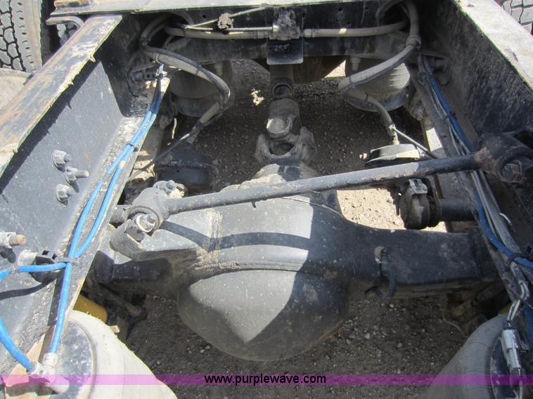 image for item C5459 2003 Freightliner Columbia semi truck