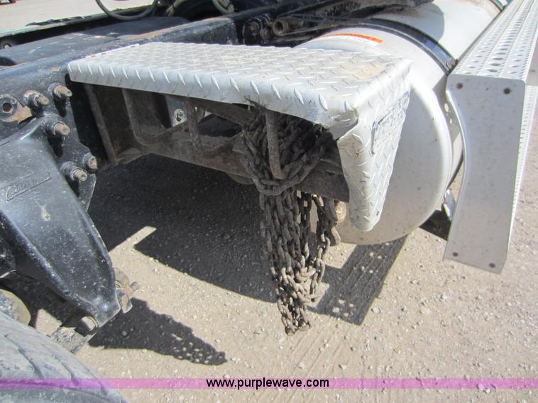 image for item C5459 2003 Freightliner Columbia semi truck