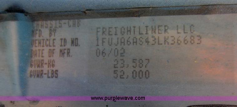 image for item C5459 2003 Freightliner Columbia semi truck