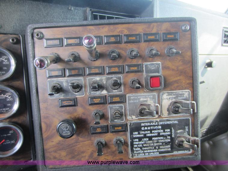 image for item C5460 1998 Kenworth W900L semi truck