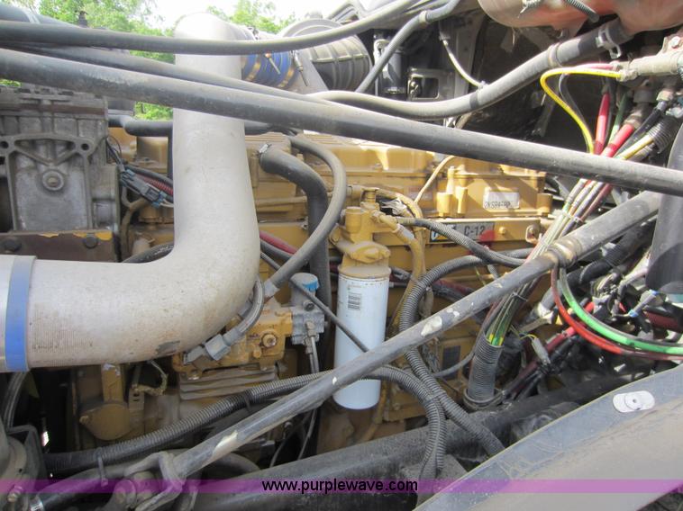 image for item C5461 2003 Freightliner Columbia semi truck