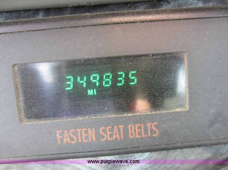 image for item C5461 2003 Freightliner Columbia semi truck