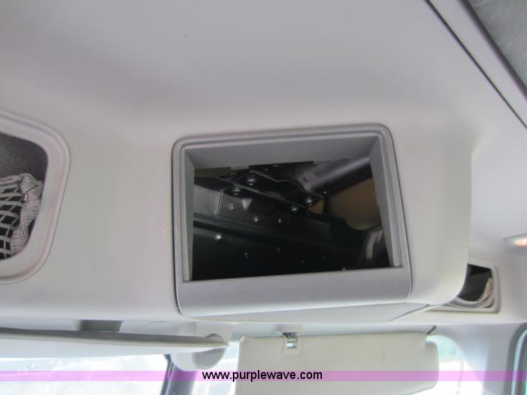 image for item C5461 2003 Freightliner Columbia semi truck