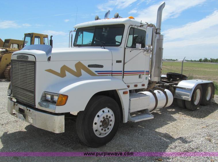 image for item D3197 1992 Freightliner FLD120 semi truck