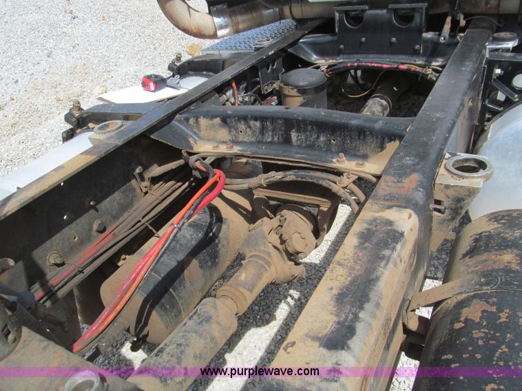 image for item D3197 1992 Freightliner FLD120 semi truck