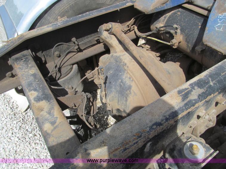 image for item D3197 1992 Freightliner FLD120 semi truck