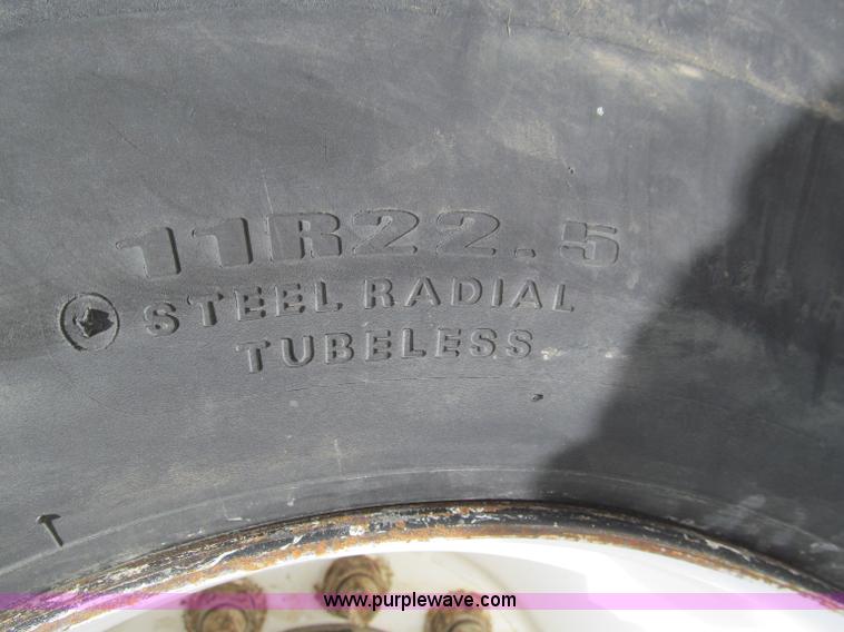 image for item D3197 1992 Freightliner FLD120 semi truck