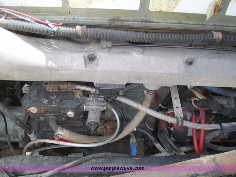 image for item D3197 1992 Freightliner FLD120 semi truck