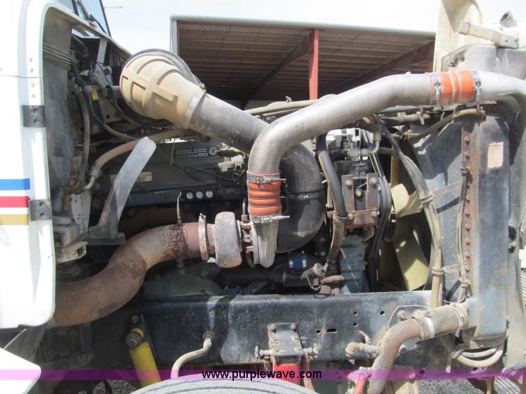 image for item D3197 1992 Freightliner FLD120 semi truck