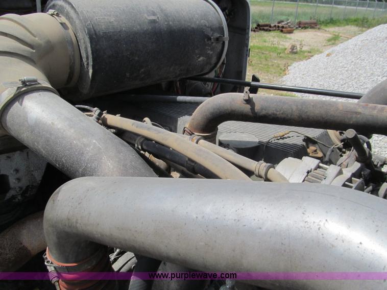 image for item D3197 1992 Freightliner FLD120 semi truck