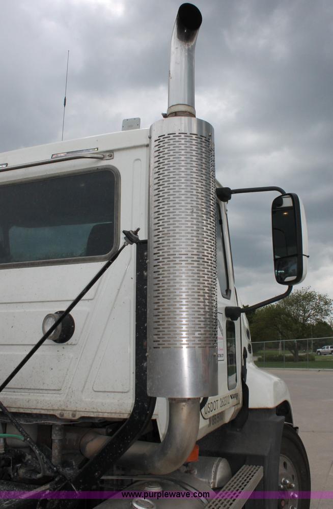 image for item D4011 2004 Mack CX613 semi truck