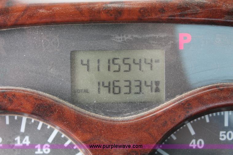 image for item D4011 2004 Mack CX613 semi truck