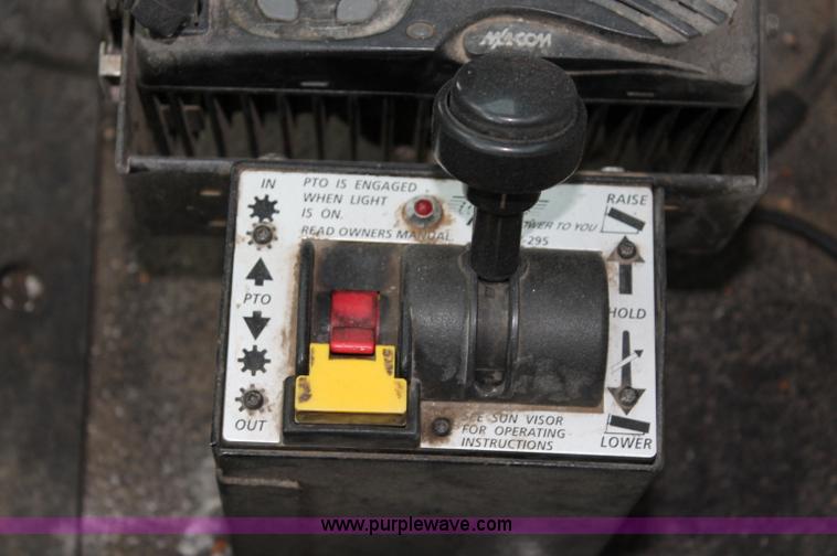 image for item D4011 2004 Mack CX613 semi truck