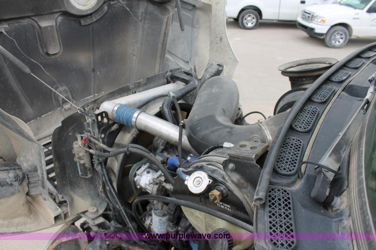 image for item D4011 2004 Mack CX613 semi truck