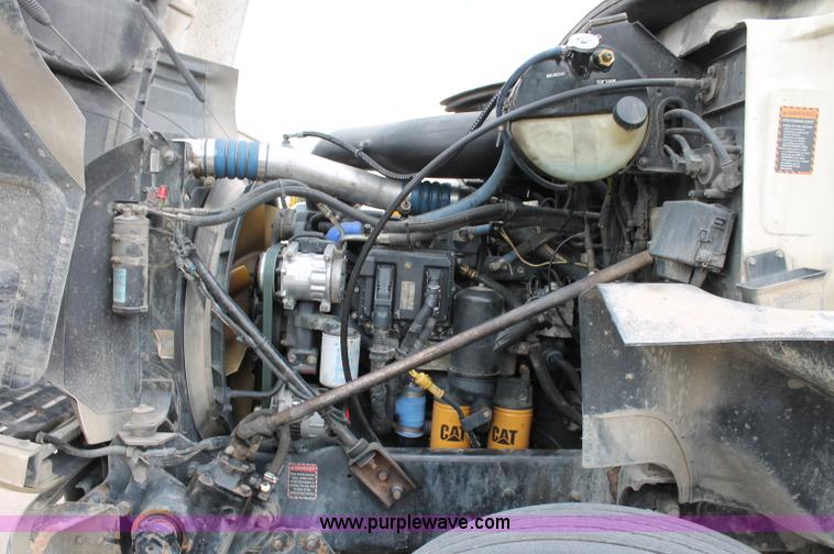 image for item D4011 2004 Mack CX613 semi truck