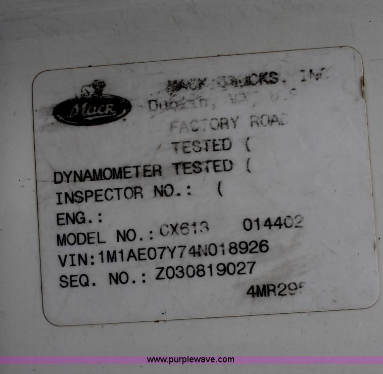 image for item D4011 2004 Mack CX613 semi truck