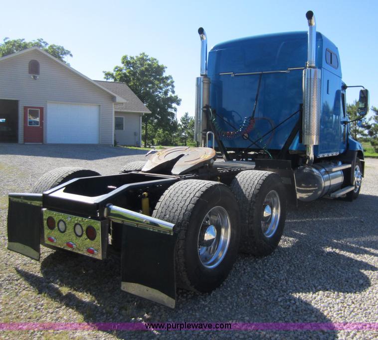 image for item D5501 2006 Mack CXN613 semi truck