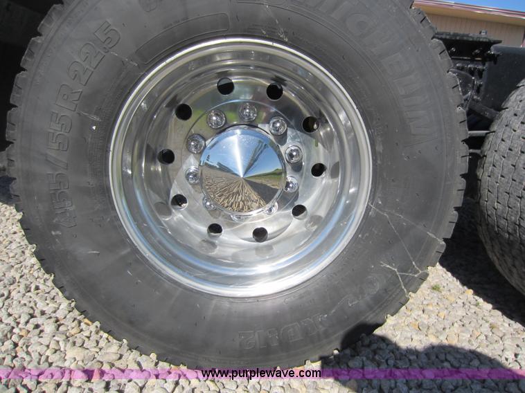 image for item D5501 2006 Mack CXN613 semi truck