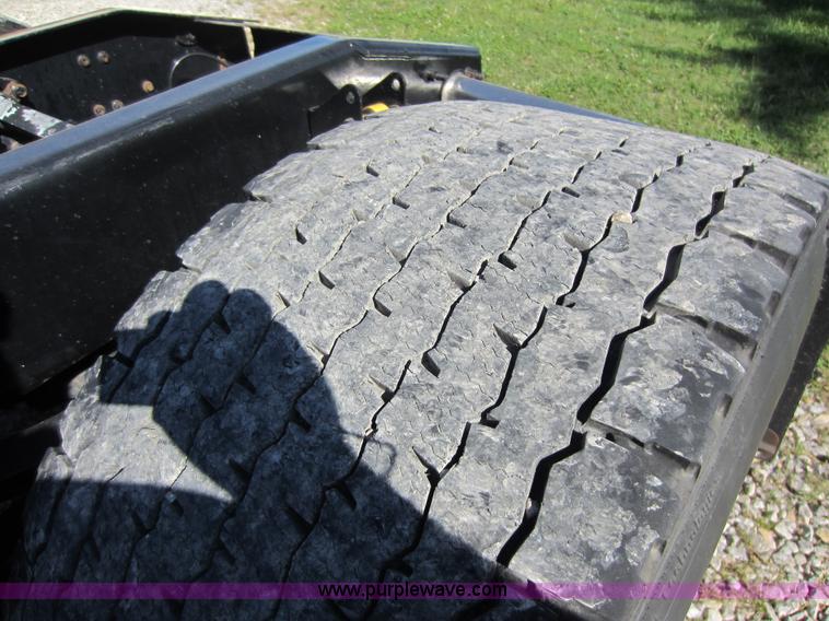 image for item D5501 2006 Mack CXN613 semi truck