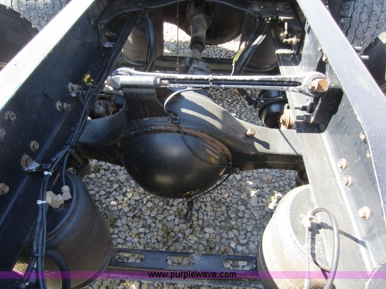 image for item D5501 2006 Mack CXN613 semi truck