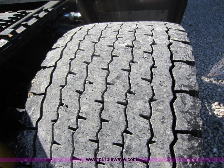 image for item D5501 2006 Mack CXN613 semi truck