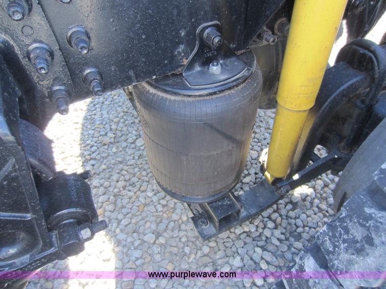 image for item D5501 2006 Mack CXN613 semi truck