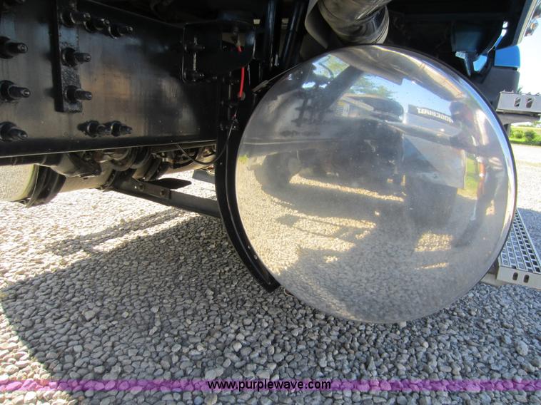 image for item D5501 2006 Mack CXN613 semi truck