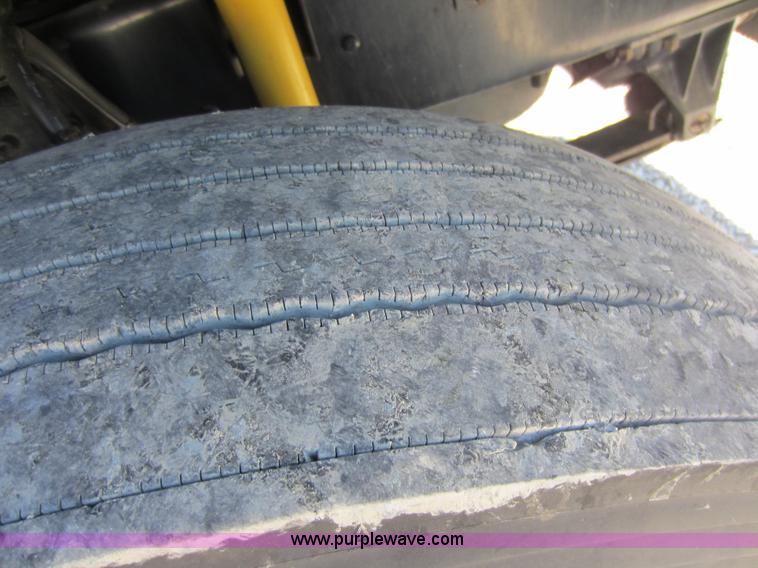 image for item D5501 2006 Mack CXN613 semi truck