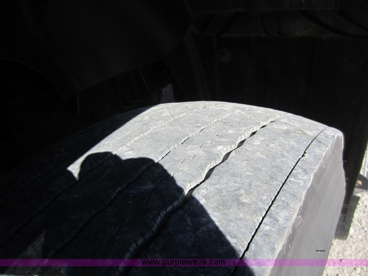 image for item D5501 2006 Mack CXN613 semi truck