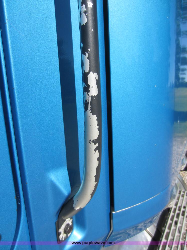 image for item D5501 2006 Mack CXN613 semi truck