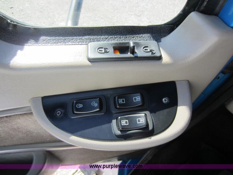 image for item D5501 2006 Mack CXN613 semi truck