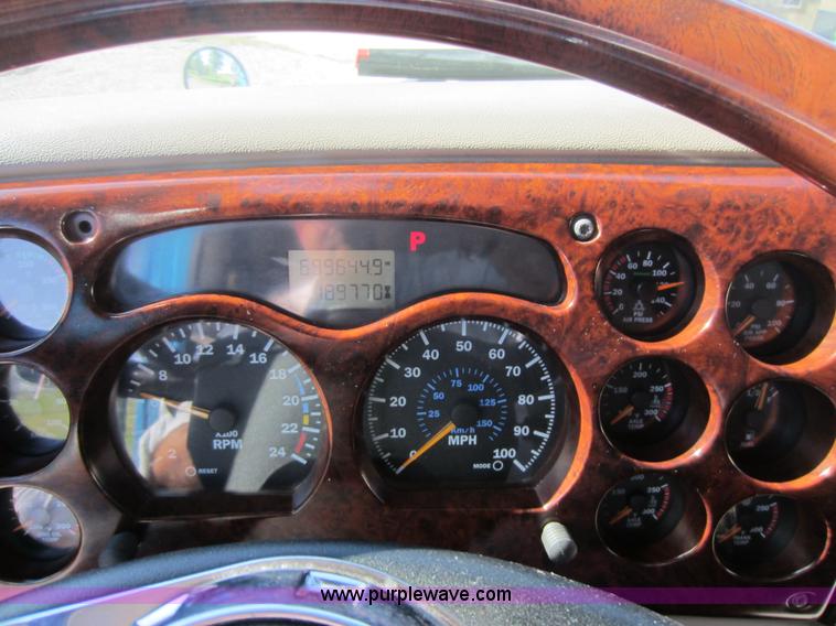 image for item D5501 2006 Mack CXN613 semi truck