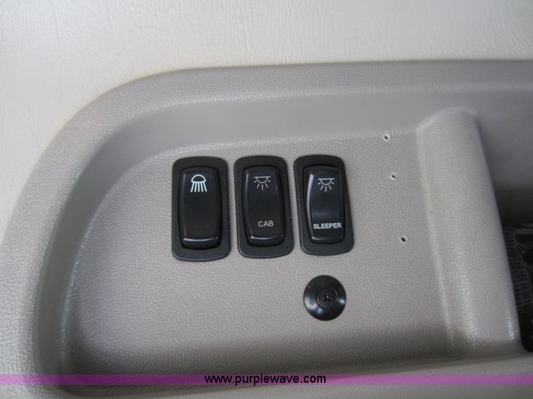 image for item D5501 2006 Mack CXN613 semi truck