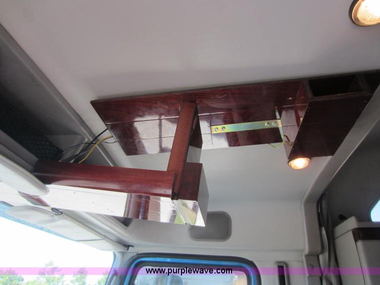 image for item D5501 2006 Mack CXN613 semi truck