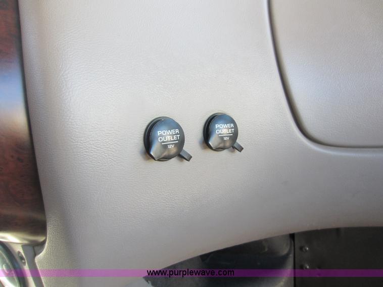 image for item D5501 2006 Mack CXN613 semi truck