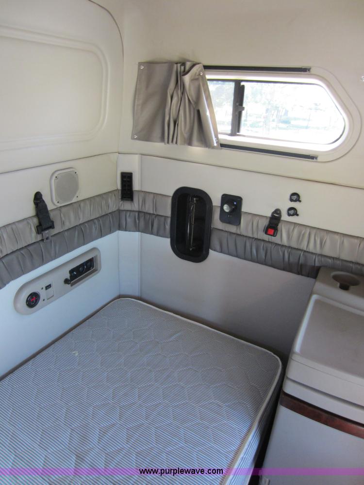 image for item D5501 2006 Mack CXN613 semi truck