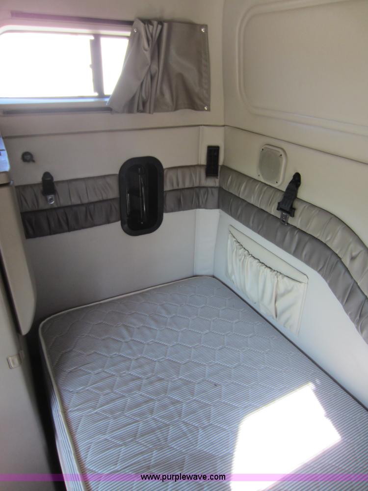 image for item D5501 2006 Mack CXN613 semi truck