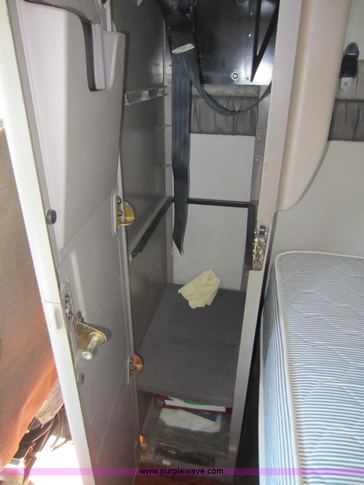 image for item D5501 2006 Mack CXN613 semi truck