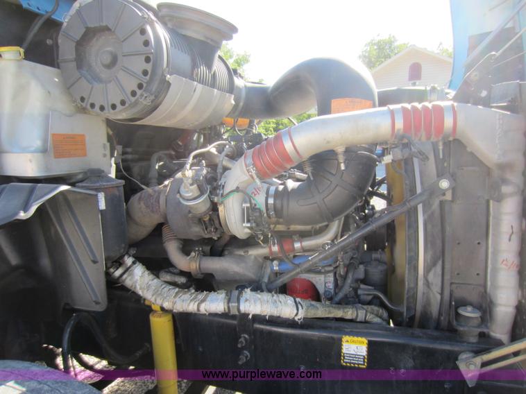 image for item D5501 2006 Mack CXN613 semi truck