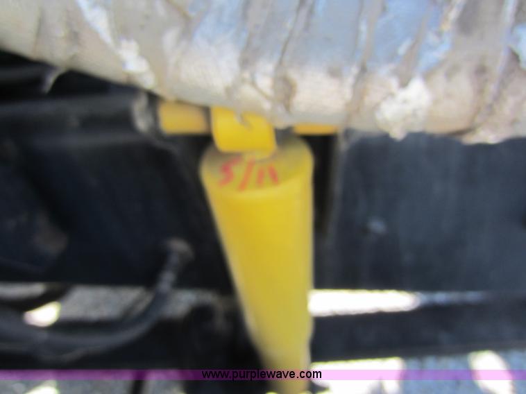 image for item D5501 2006 Mack CXN613 semi truck