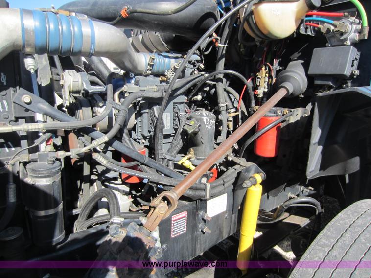 image for item D5501 2006 Mack CXN613 semi truck