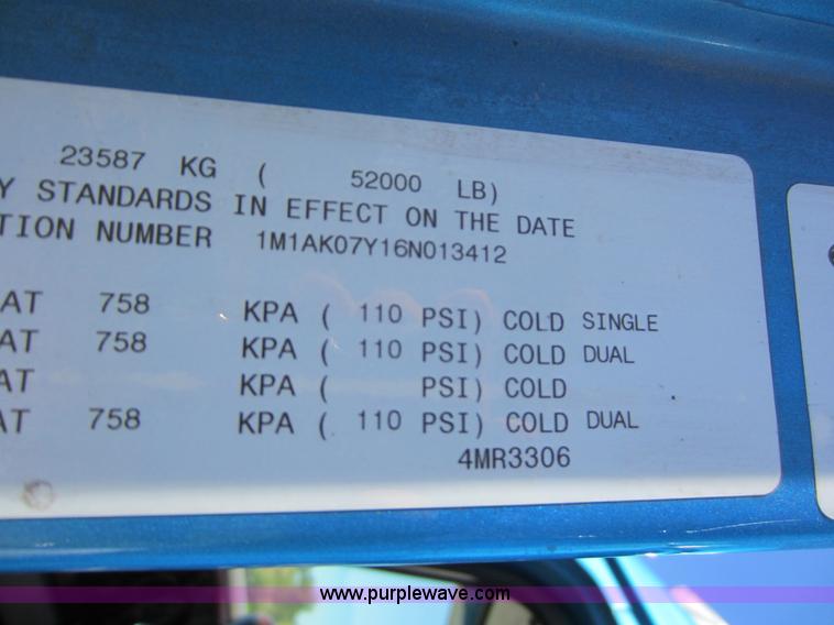 image for item D5501 2006 Mack CXN613 semi truck