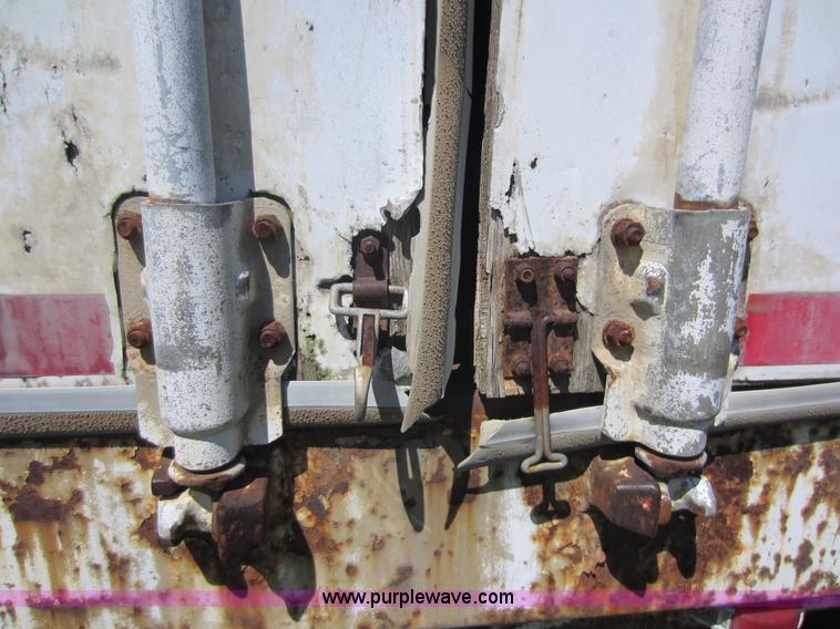 image for item D5507 1984 Lufkin 48' dry van trailer