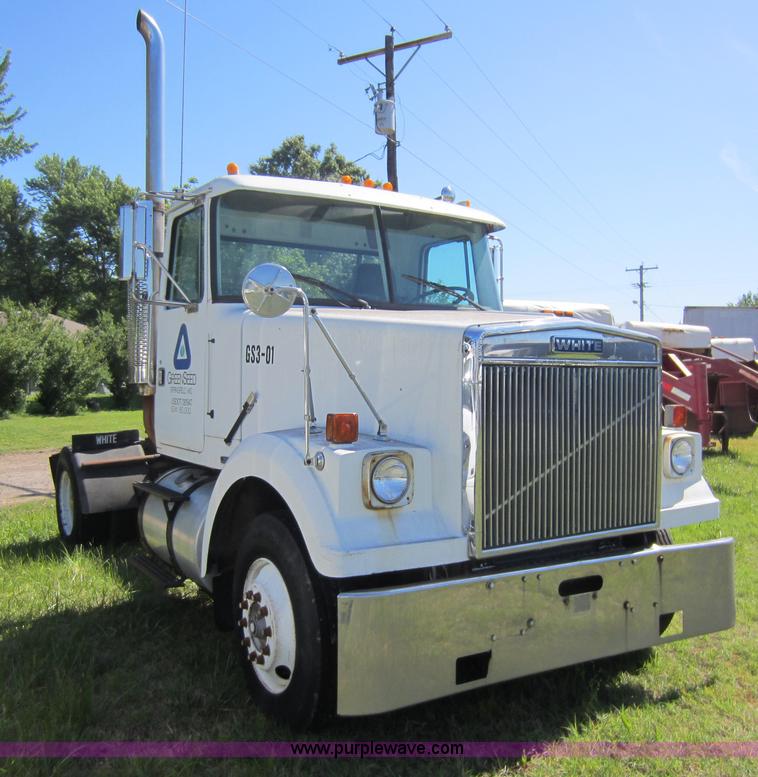 image for item D5511 1985 Volvo White WCM semi truck