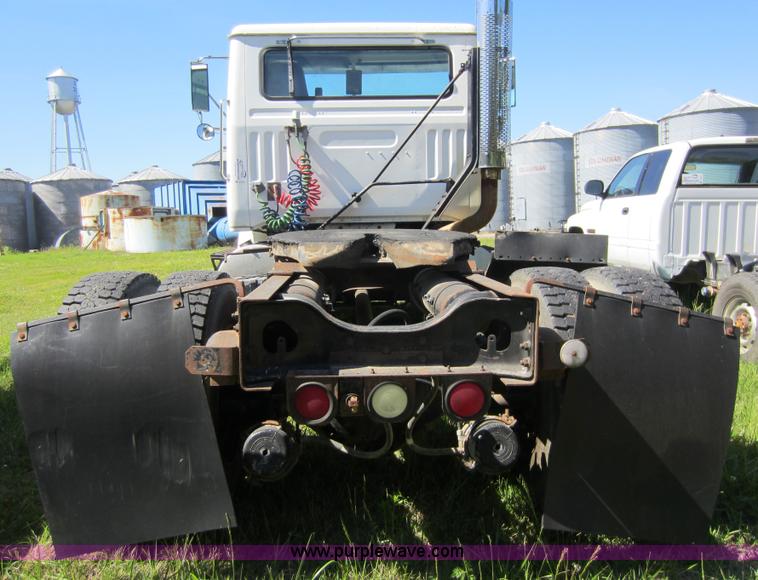 image for item D5511 1985 Volvo White WCM semi truck