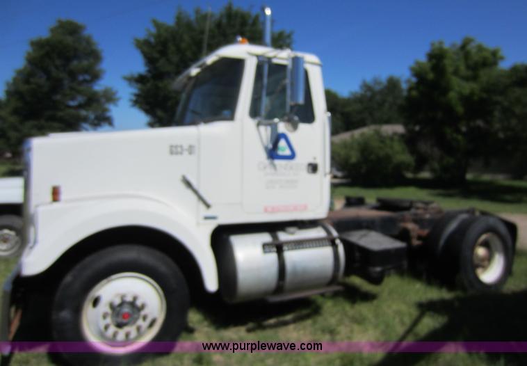 image for item D5511 1985 Volvo White WCM semi truck