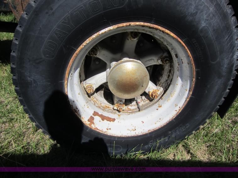 image for item D5511 1985 Volvo White WCM semi truck